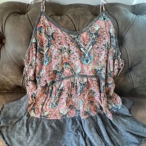 Gimmicks by Bke XL FLOWY TRAPEZE TANK